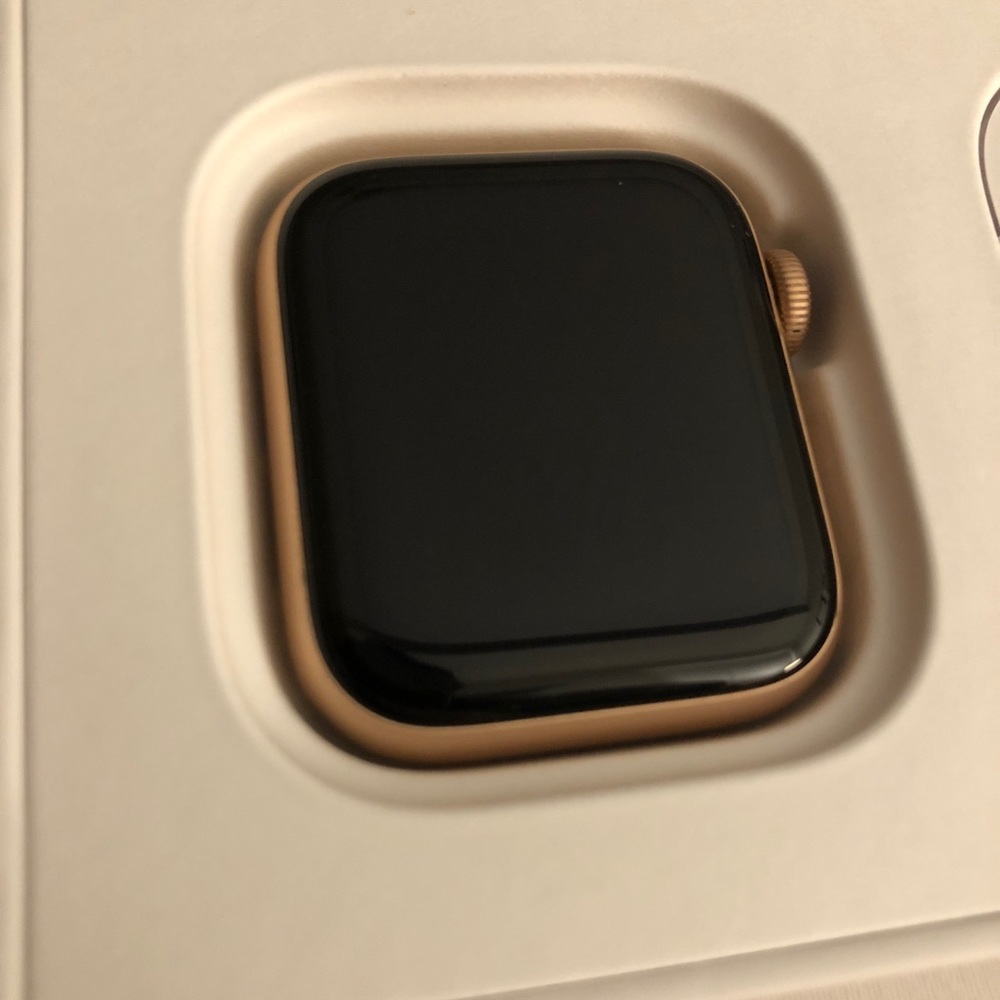 GOLD ALUMINUM CASE APPLE WATCH - SERIES 4, 40MM